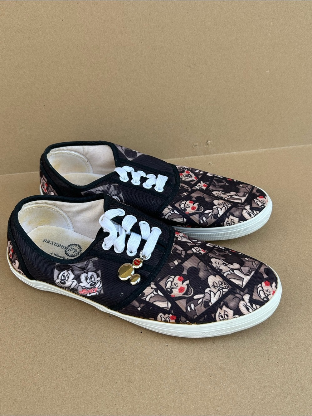 The Bradford Exchange Disney Mickey Mouse Comic Sneakers Women's 8.5 Lace Up